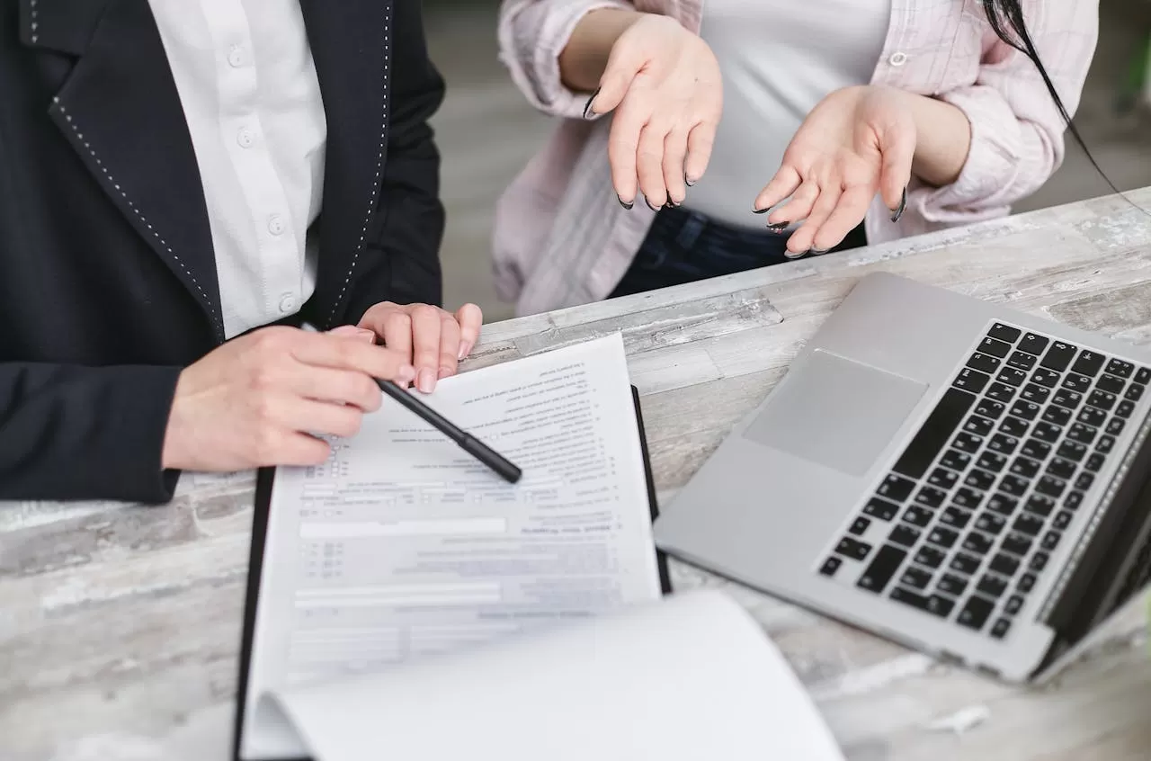 What is the charge standard for Russian translation services?