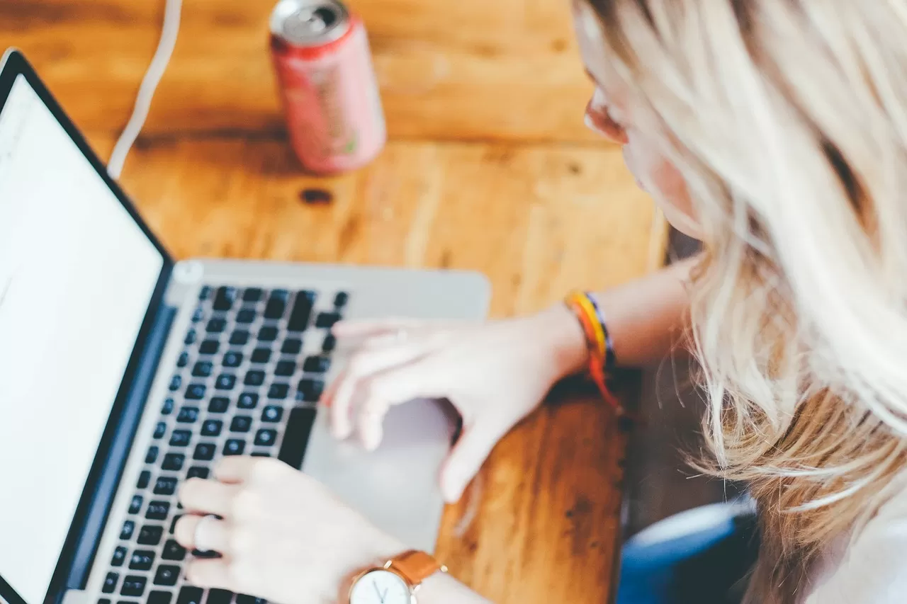 How much does it cost to translate a French contract of 1,000 words?