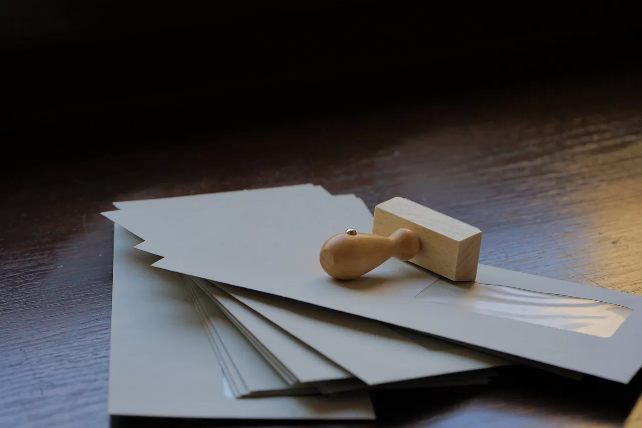 How to choose a translation company for certificate translation and stamping?