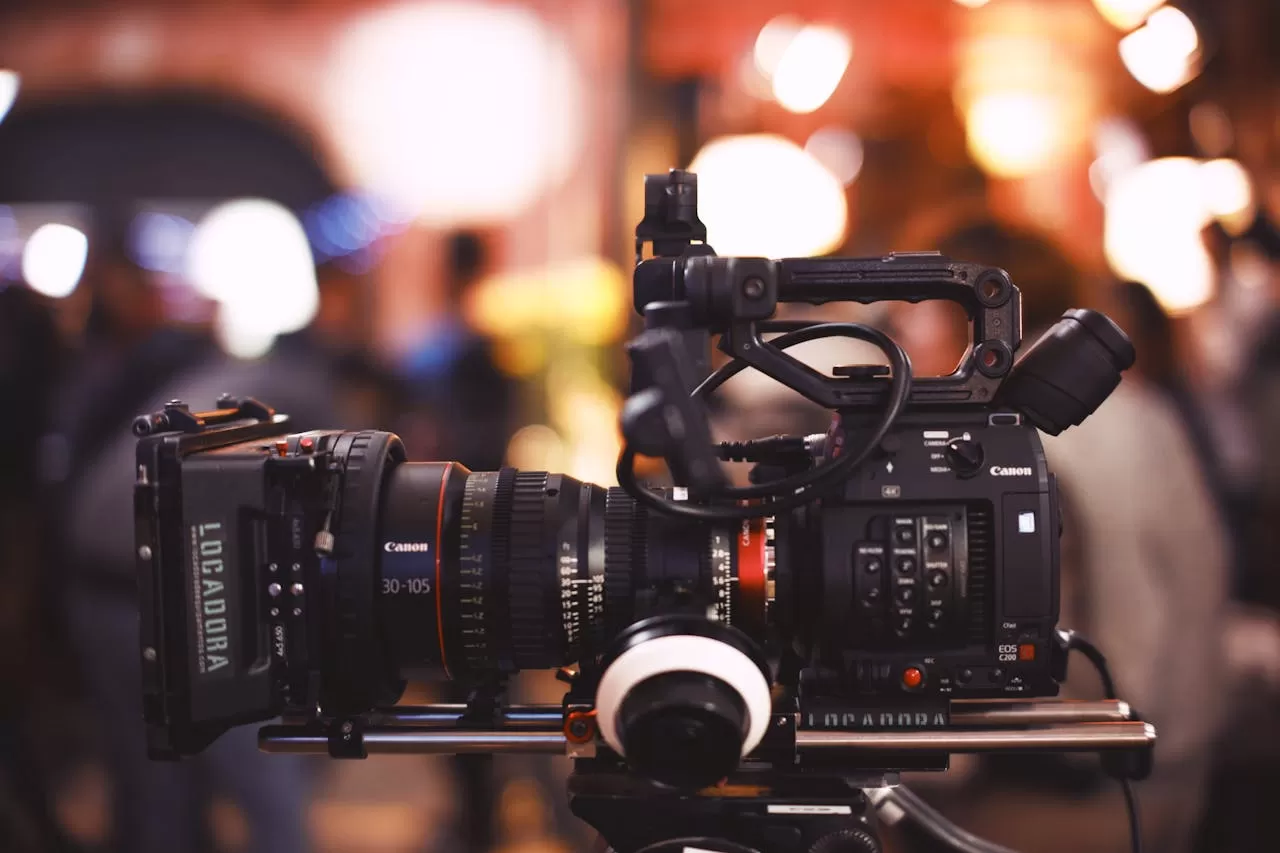 How to do a good job in film and television subtitle translation?